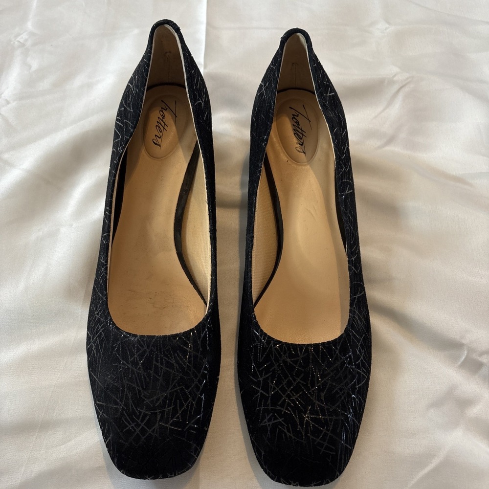 Trotters Womens Lola Navy Graphic Embossed Leather Pumps/Heels Size 10S